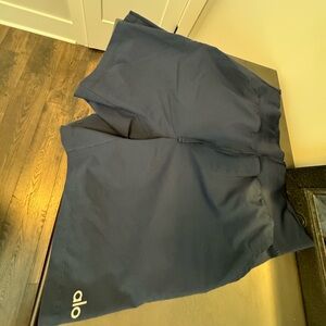 Alo yoga men’s short Navy blue size S